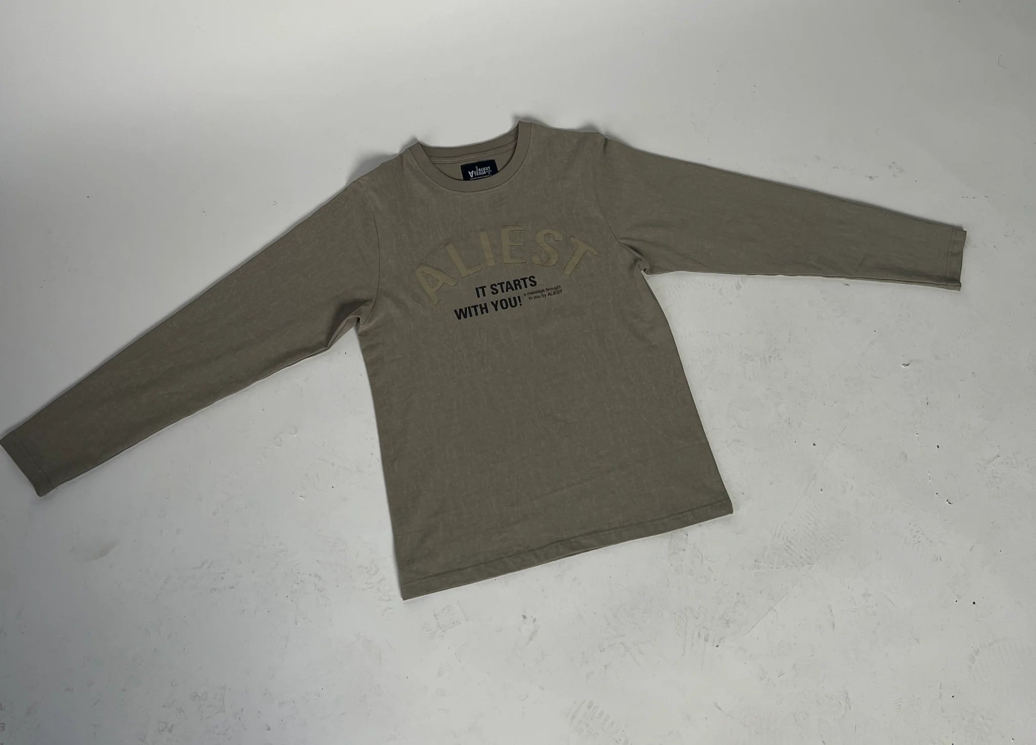 Aliest Patch Longsleeve - Neutral Green